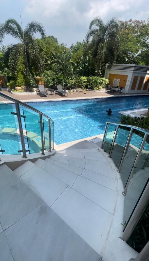 Lancris Residences 2 Bedroom Entire Apartment Near Airport With Pool Paranaque City Екстер'єр фото